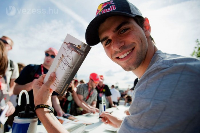 Zenészek a rajtrácson