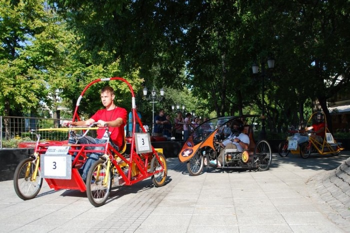 Sűrített levegős versenyautó a Pneumobil futamon