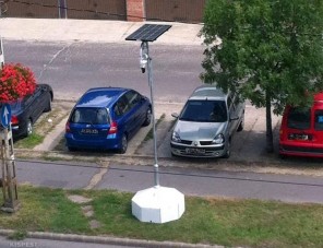 Oszlop keresi a szabálytalan autókat