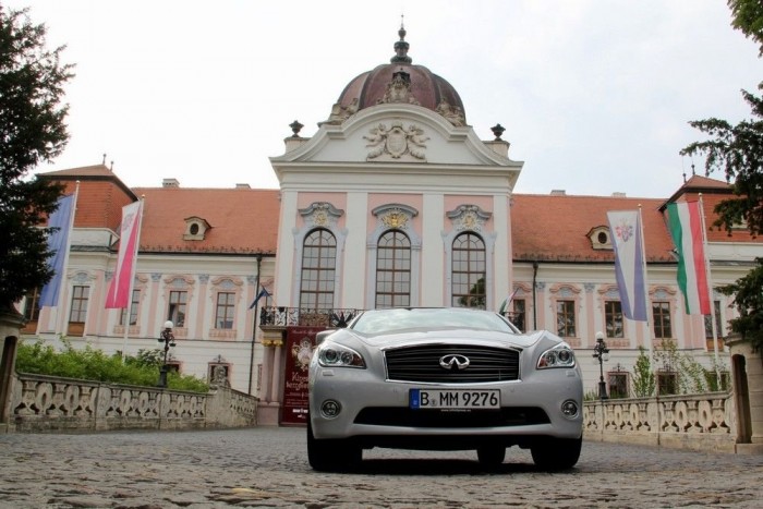 Vezettük a rekorder hibridautót 7 | Vezess 364 lóerős, de pici gázzal akár 100 km/h sebességnél is zéró fogyasztással gurul az M35h