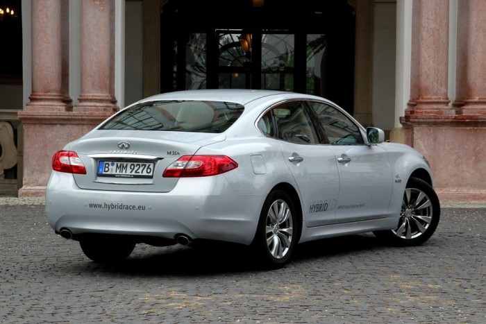 Vezettük a rekorder hibridautót 9 | Vezess 3,5 literes V6-os benzinmotor 307 lóerővel, plusz egy villanymotor