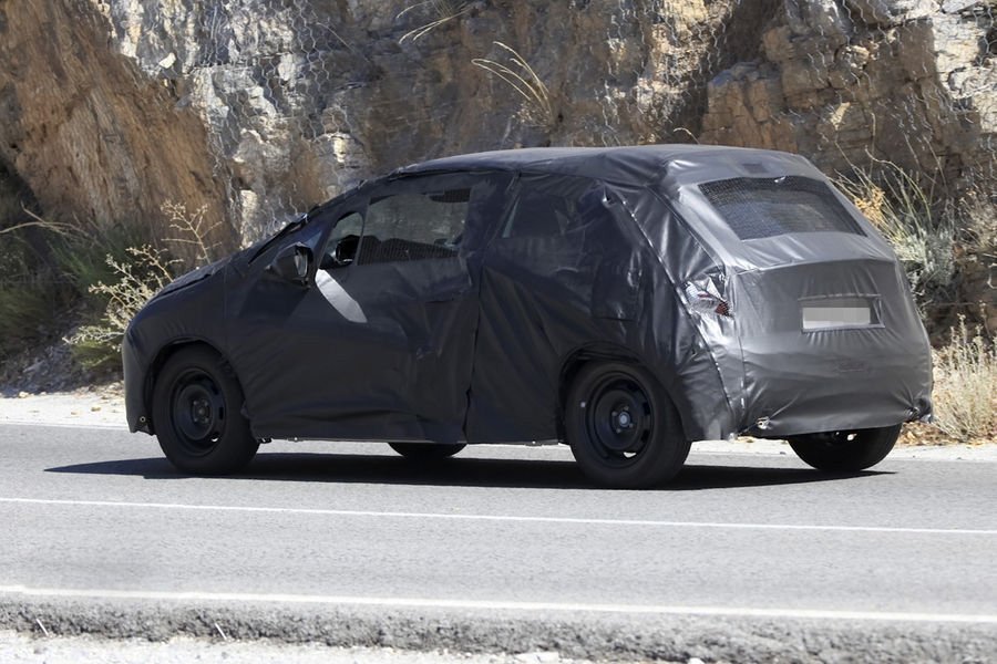 Kisebb, könnyebb lesz a Peugeot 208 4