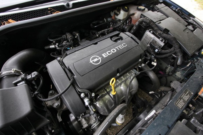 Csak semmi turbó: Astra 1,6 11 | Vezess Kevés ez a 115 lóerő ide