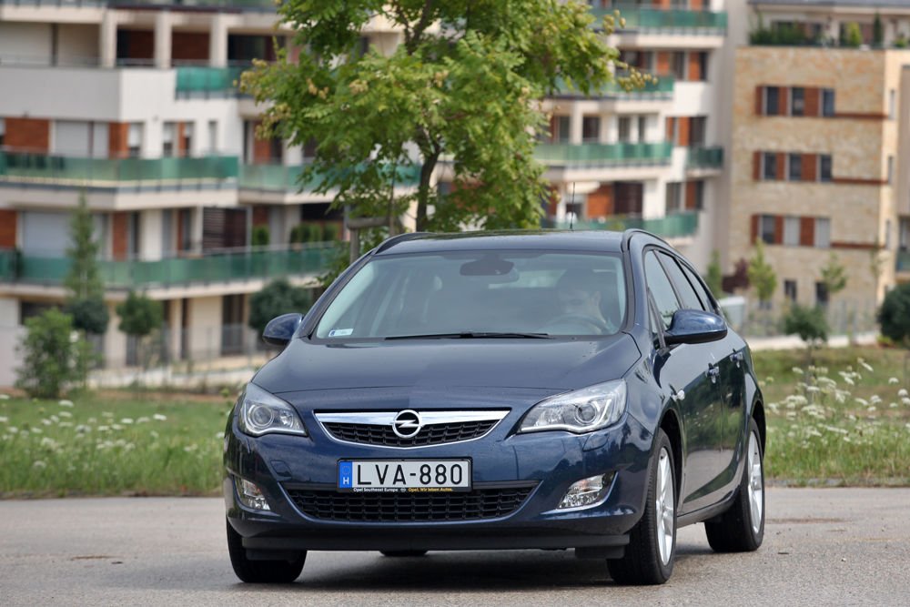 Teszt: Opel Astra Sports Tourer 1,6 Enjoy - Vezess