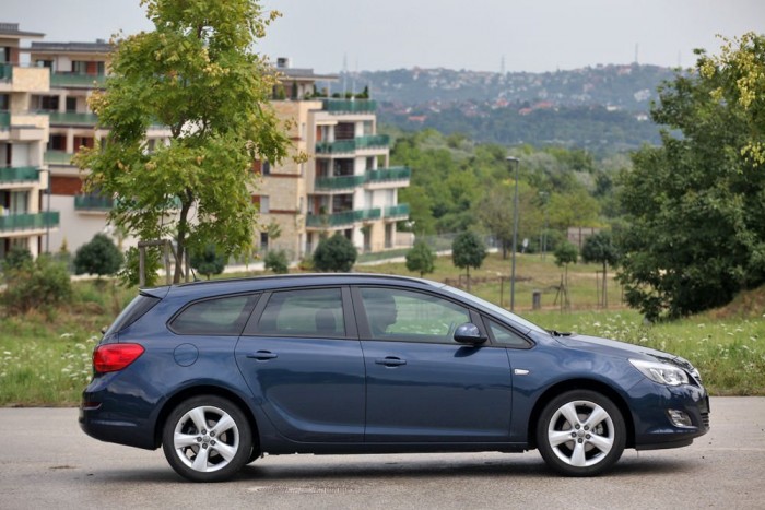 Csak semmi turbó: Astra 1,6 7 | Vezess 28 centivel hosszabb a mezei Astránál