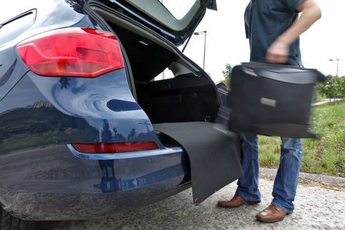 Csak semmi turbó: Astra 1,6 8 | Vezess Kihajtható szőnyeg vigyáz a kárpitra, illetve a lökhárítóra