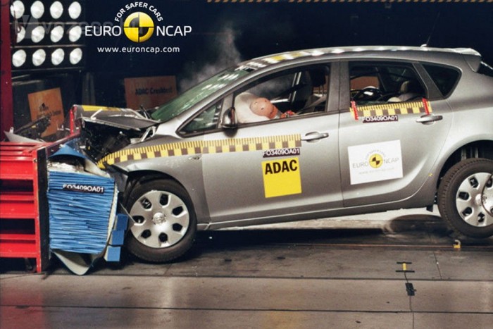 Csak semmi turbó: Astra 1,6 13 | Vezess Csak semmi turbó: Astra 1,6 13