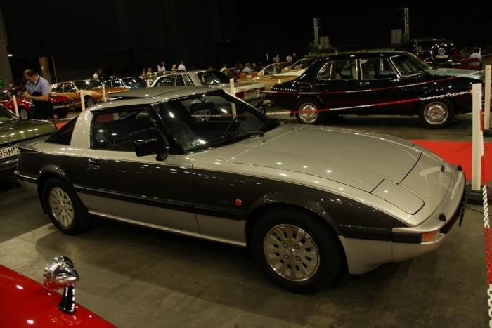 Oplasznik Gusztáv Mazda RX-7-ese, amelyet nemrég hozott be lábon Németországból 