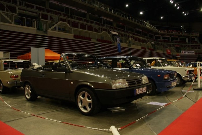 Ritka madár a nyitott Lada Samara, furcsán is mutatott volna a Merkúr vagy Hungarolada kínálatban. 