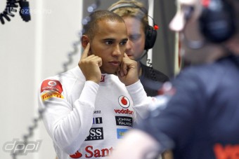F1: Hamilton lelépéssel fenyeget