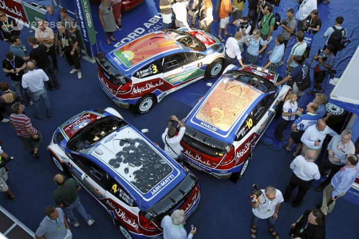 Besötétít a Ford 6 | Vezess Besötétít a Ford 6