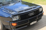 A Soprt Quattro markáns ismertetőjele a szétszabdalt motorháztető