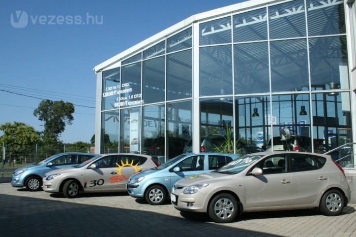 Kinek lehet jó a devizás autóhitel? 9 | Vezess Drasztikusan csökkent a friss devizaalapú autóhitelek száma, de összességében még mindig jóval több van a piacon