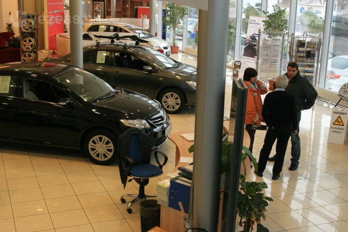 Kinek lehet jó a devizás autóhitel? 6 | Vezess Változatlanul a kereskedők közvetítik ki a legtöbb autóhitelt