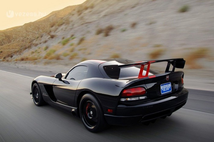 Dodge Viper a leggyorsabb utcai autó 4