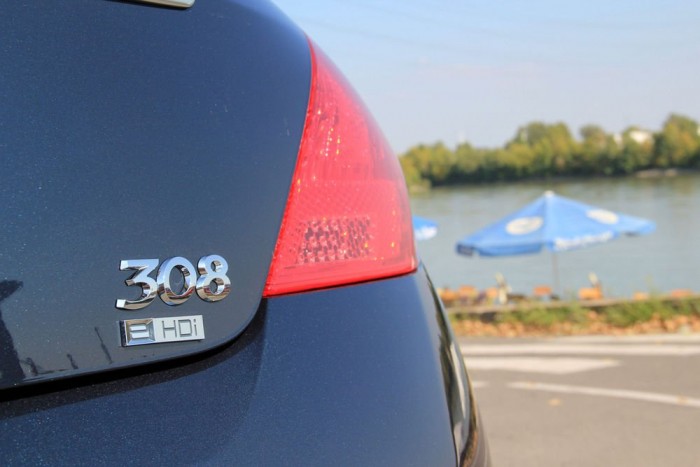 A kevesebb néha több, felesleges volt a hibridséget eröltetni, a takarékosság így is meggyőző