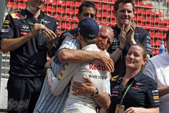 F1: Vettel még leeshet a létráról!