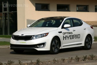 Exkluzív: vezettük a 3,6 litert fogyasztó hibridet