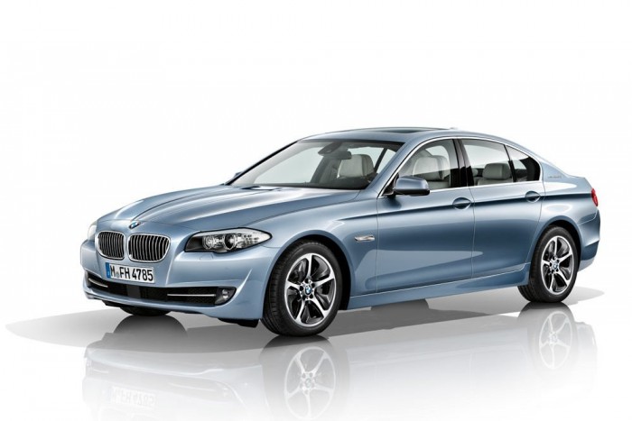 Itt a hibrid hajtású BMW Ötös 6