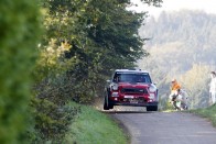 Beugró csapat az élen a Francia-ralin 50