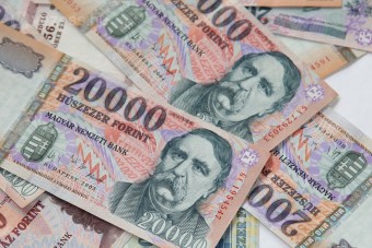 Több pénzt akar az autósoktól a kormány