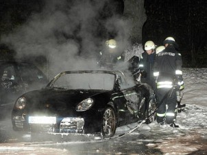 Vallott a berlini autógyújtogató