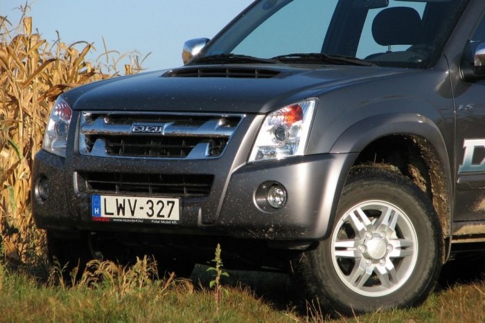 Klasszikus értékek a sárban 6 | Vezess Kifejezetten pofás, jobban megnézik, mint az L200-akat, Rangereket, HiLuxokat