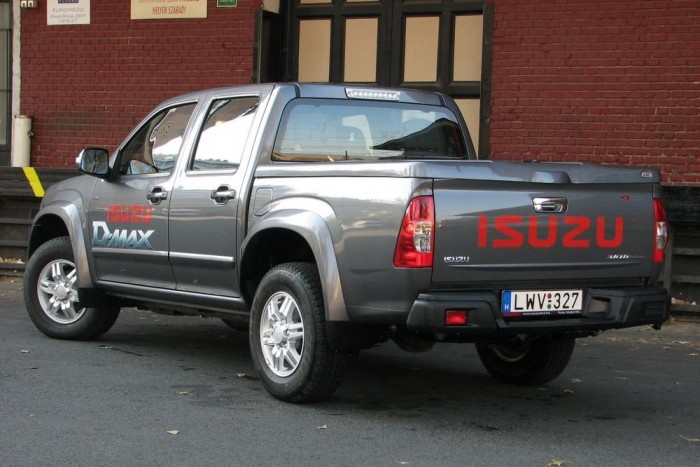 Klasszikus értékek a sárban 15 | Vezess Négyfokozatú automata küldi hátra az erőt, lomhán, sok veszteséggel, de kényelmesen