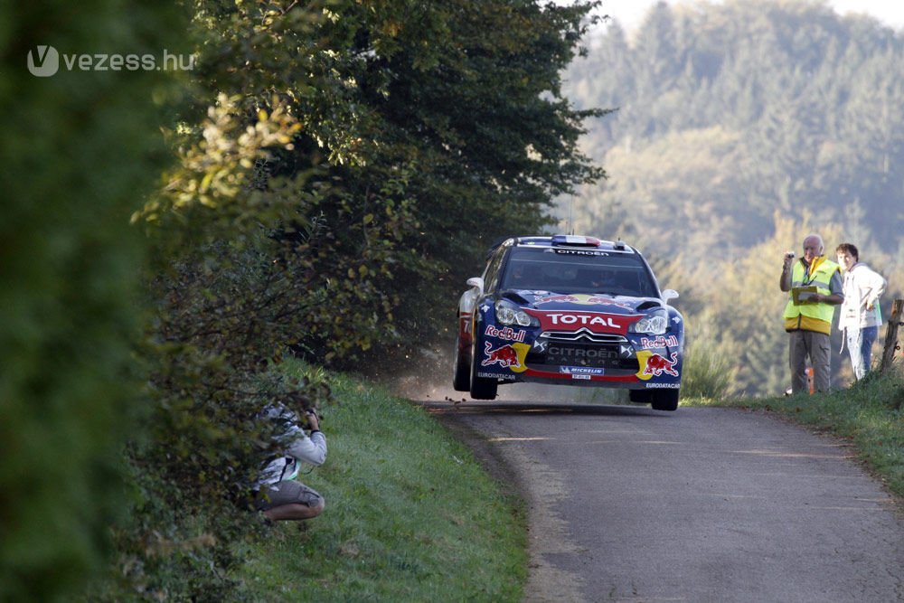 Motorhibával is Loeb az első számú 23