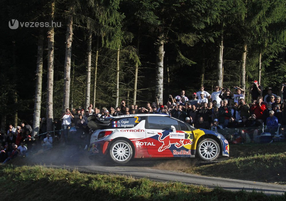 Motorhibával is Loeb az első számú 26