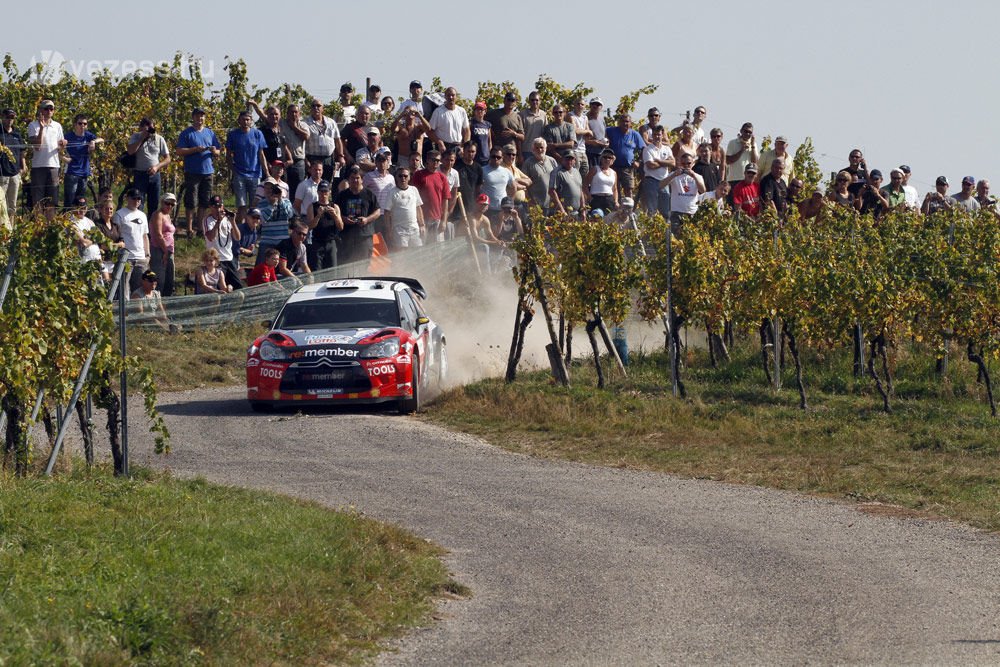 Motorhibával is Loeb az első számú 28