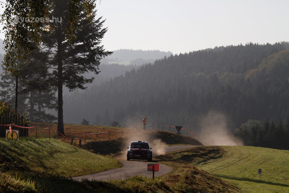 Motorhibával is Loeb az első számú 31