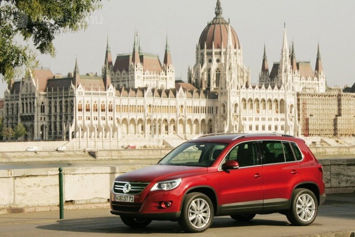 Egy dízel VW, amely mégsem drága 10 | Vezess 2007 óta 600 000 talált gazdára a Tiguanból. Nemzetközi sajtóbemutatója Magyarországon volt, a gyári fotók egy része is itthon készült