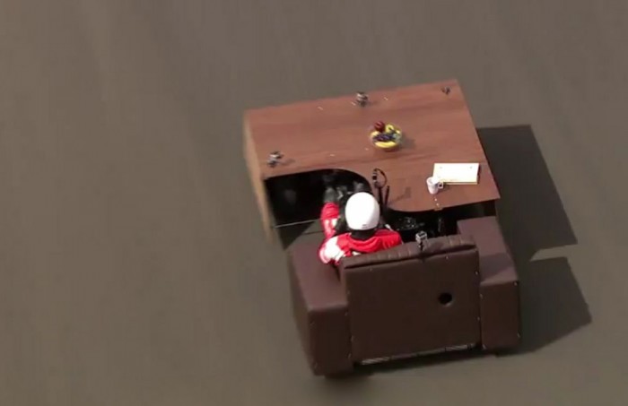 160-nal száguldó kanapé