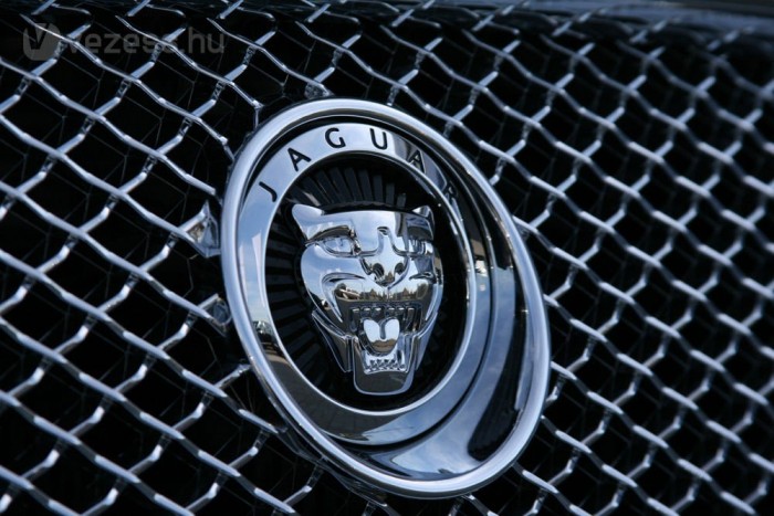 A Jaguar valódi konkurense a német prémiummárkáknak. Van múltja és stílusa