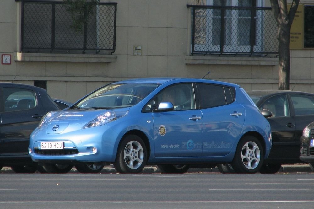 Helyes kis kompakt, kompromisszumot csak a 160 km-es hatótáv, a nyolcórás otthoni vagy a félórás gyorstöltés időszükséglete jelent