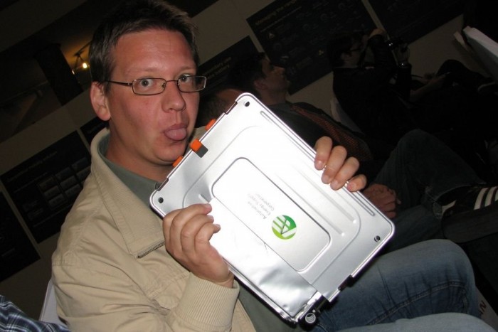 Ha megnyalom, üt akkorát, mint egy kilencvoltos elem?