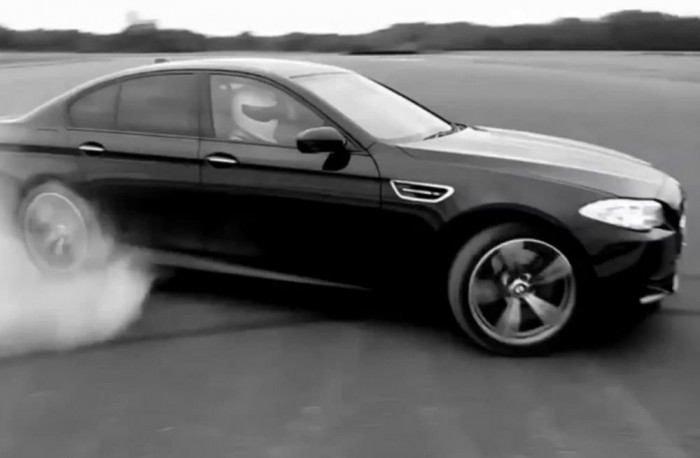 Vadiúj BMW M5 gumijait füstölte a Stig