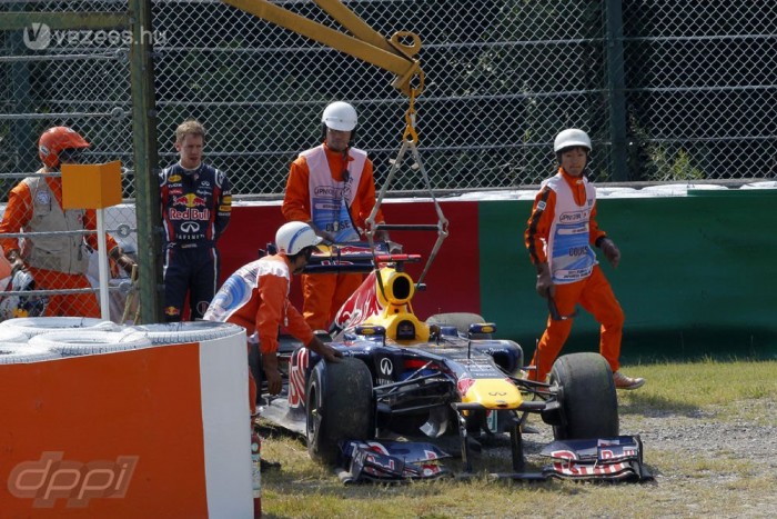 F1: Button az élen, Vettel falnak ment 6