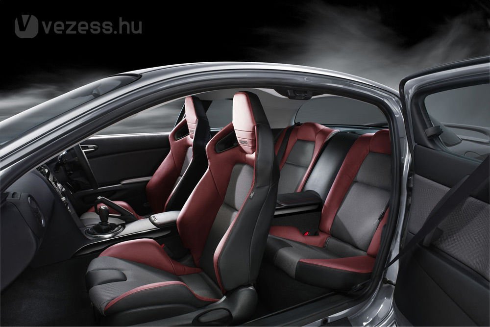 Recaro versenyüléseket kap a Spirit R búcsúszéria, ha az ügyfél kézi váltót rendel