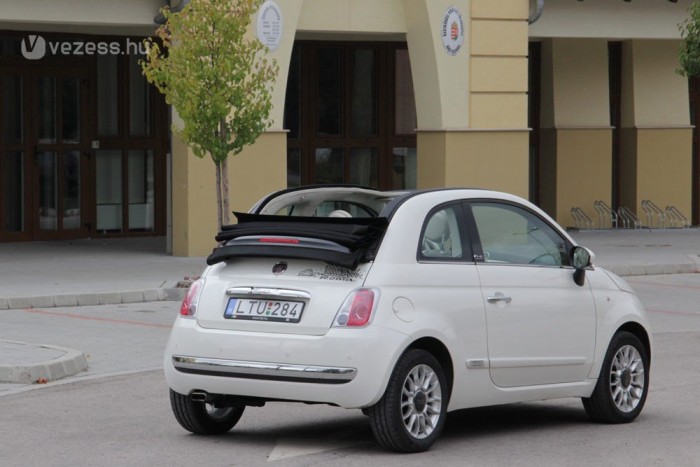 Nyitott tetővel az igazi az 500-as, de ezért 800 000 forint felárat kell fizetni