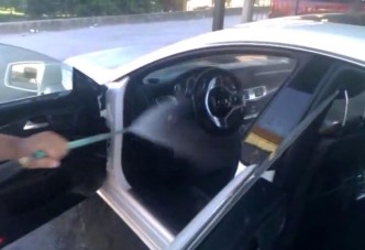 A Mercedes belső bírja a vizet?