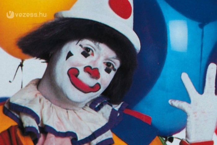 Bohócsereggel a közlekedési rendért