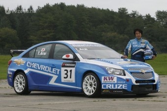 Pályaautóba ül a ralilegenda