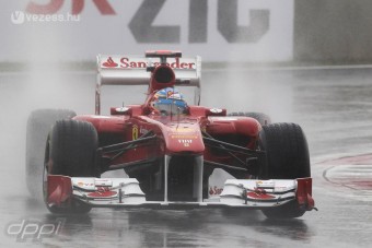 F1: Elmosta az eső Alonso szárnypróbálgatását