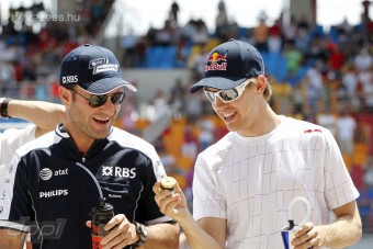 F1: Vettel megajándékozta Barrichellót