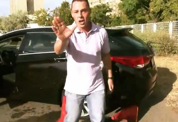 Trabarna bójákat gázolt