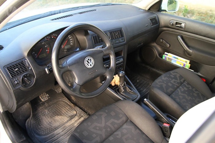 Golffal a Föld körül. Tizenegyszer. 10 | Vezess A gyári kárpitot évekig óvta a házi üléshuzat