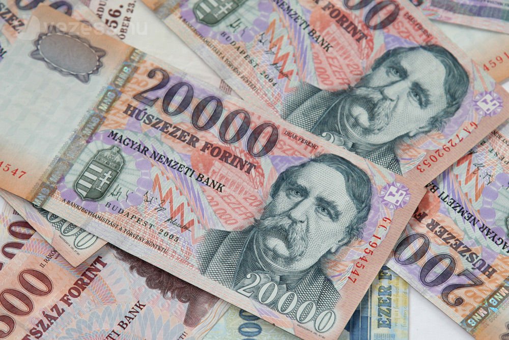 Dupla átírási illeték, emelkedő gázolaj-adó, növekvő cégautóadó, extra balesetokozási adó. Annyi a sarc, hogy már rá se fér egy söralátétre