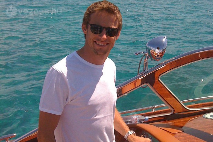 F1: Button motorcsónakra cserélte a McLarent